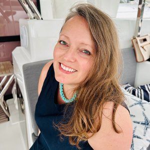 Meet your Posher, Laura